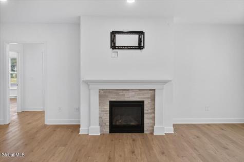 12 Farmington Court Glenmont NY 12077