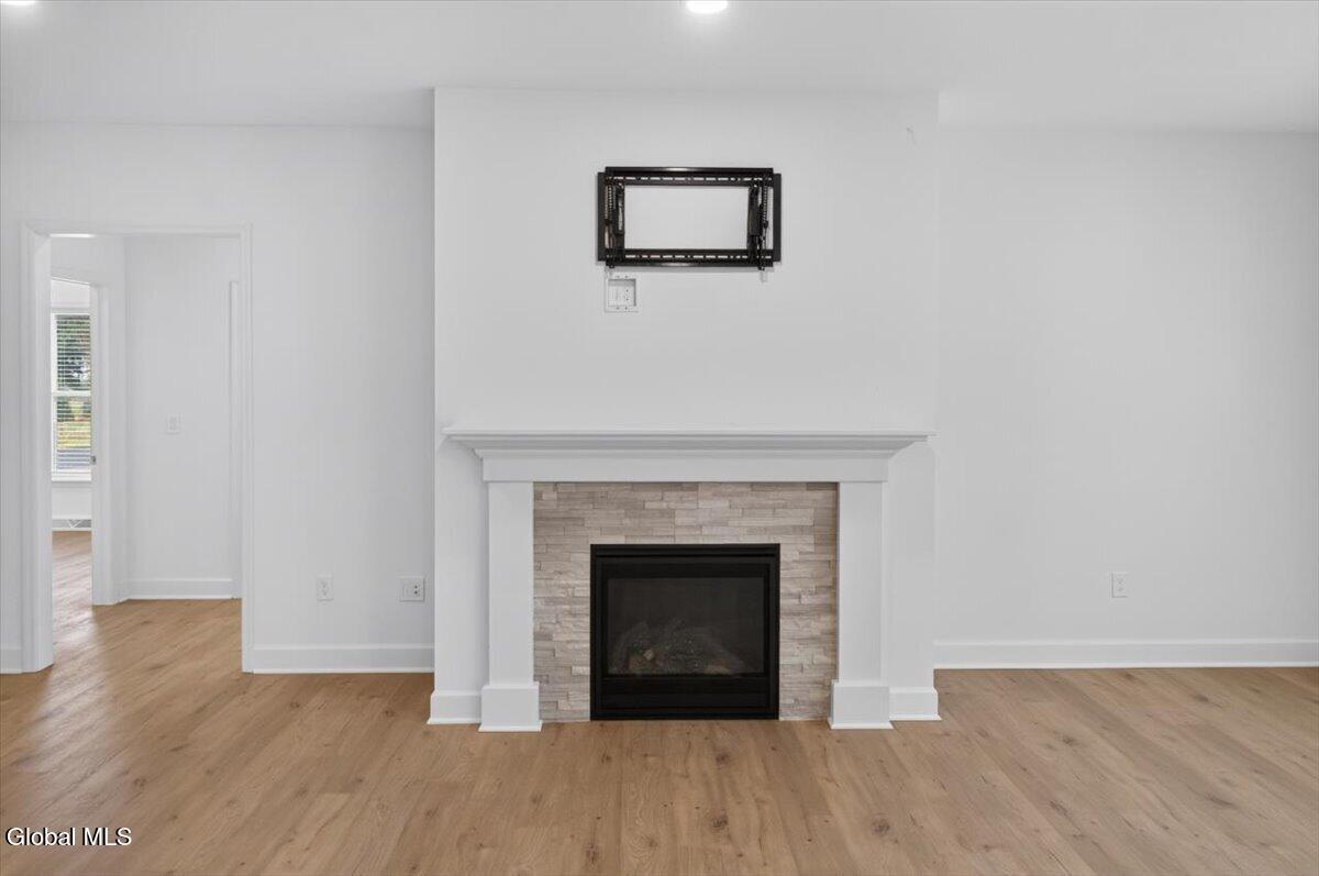 12 Farmington Court Glenmont NY 12077