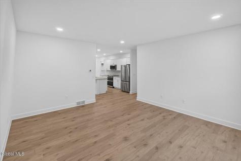 12 Farmington Court Glenmont NY 12077