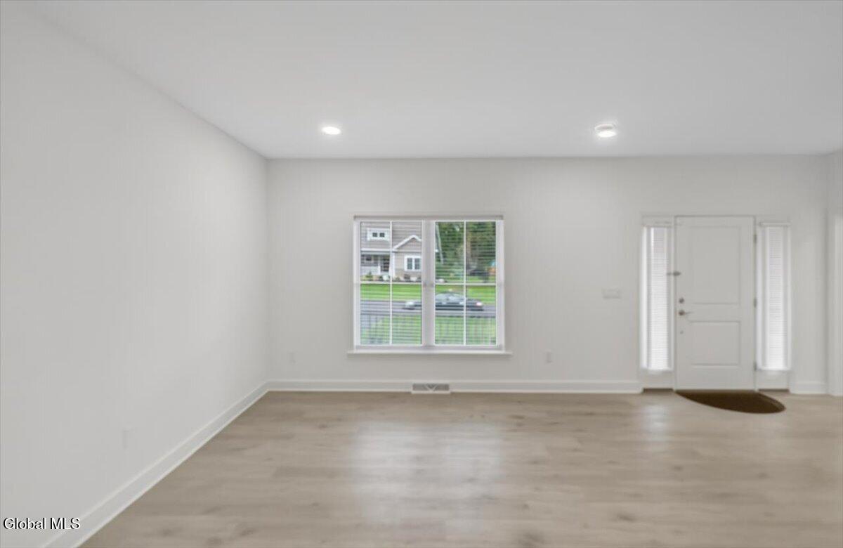 12 Farmington Court Glenmont NY 12077