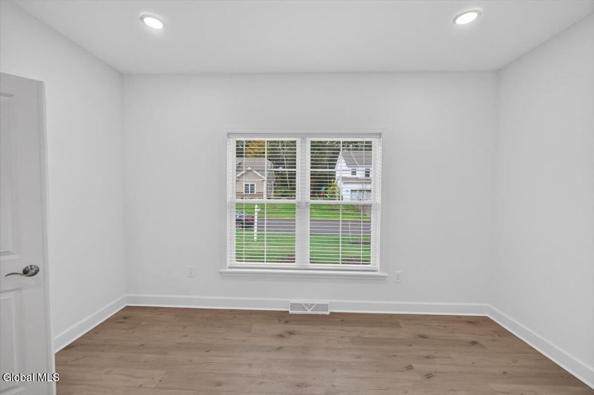 12 Farmington Court Glenmont NY 12077