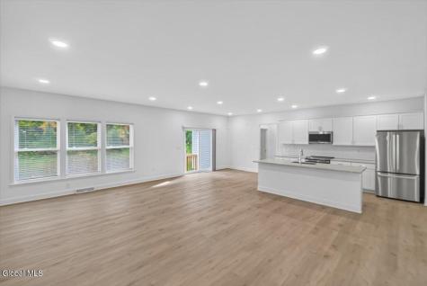 12 Farmington Court Glenmont NY 12077