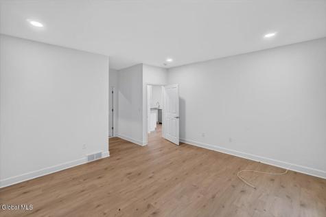 12 Farmington Court Glenmont NY 12077