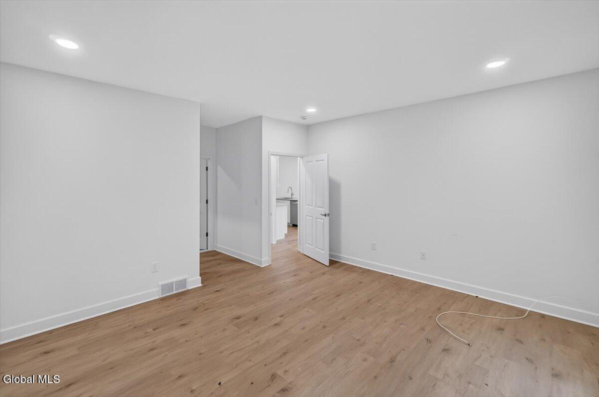 12 Farmington Court Glenmont NY 12077