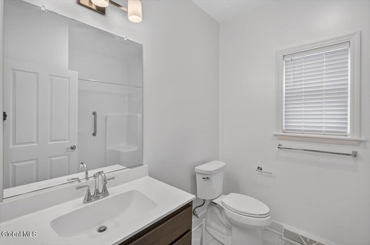 12 Farmington Court Glenmont NY 12077