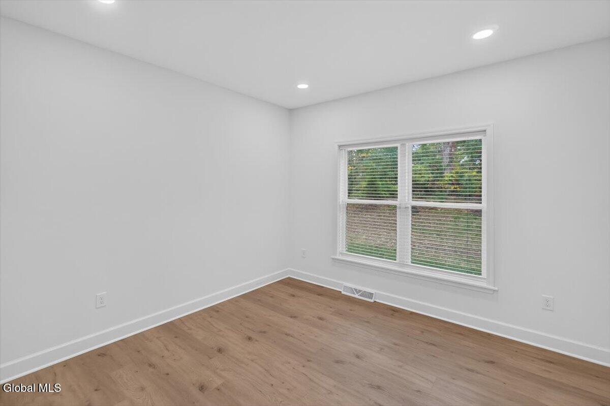 12 Farmington Court Glenmont NY 12077