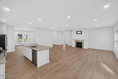12 Farmington Court Glenmont NY 12077