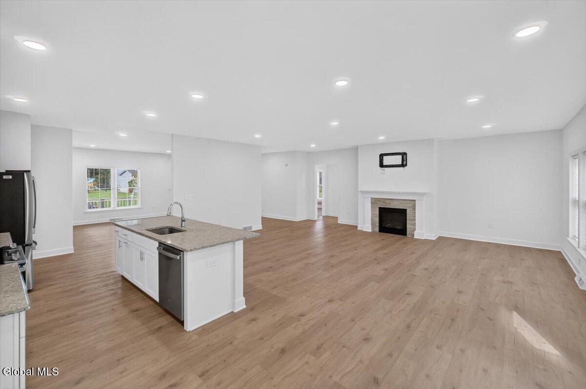 12 Farmington Court Glenmont NY 12077