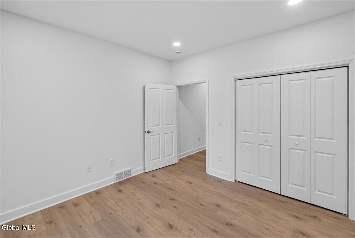 12 Farmington Court Glenmont NY 12077