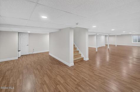 12 Farmington Court Glenmont NY 12077