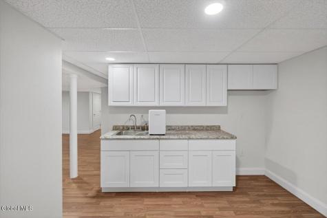 12 Farmington Court Glenmont NY 12077