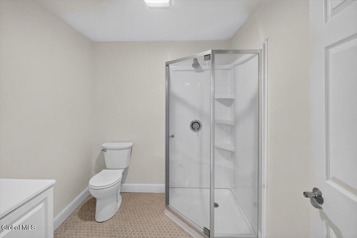 12 Farmington Court Glenmont NY 12077