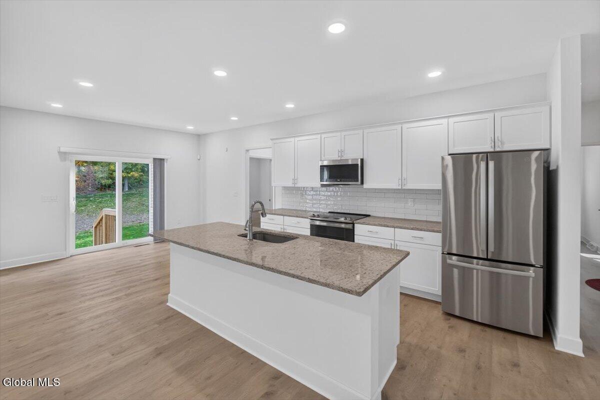 12 Farmington Court Glenmont NY 12077