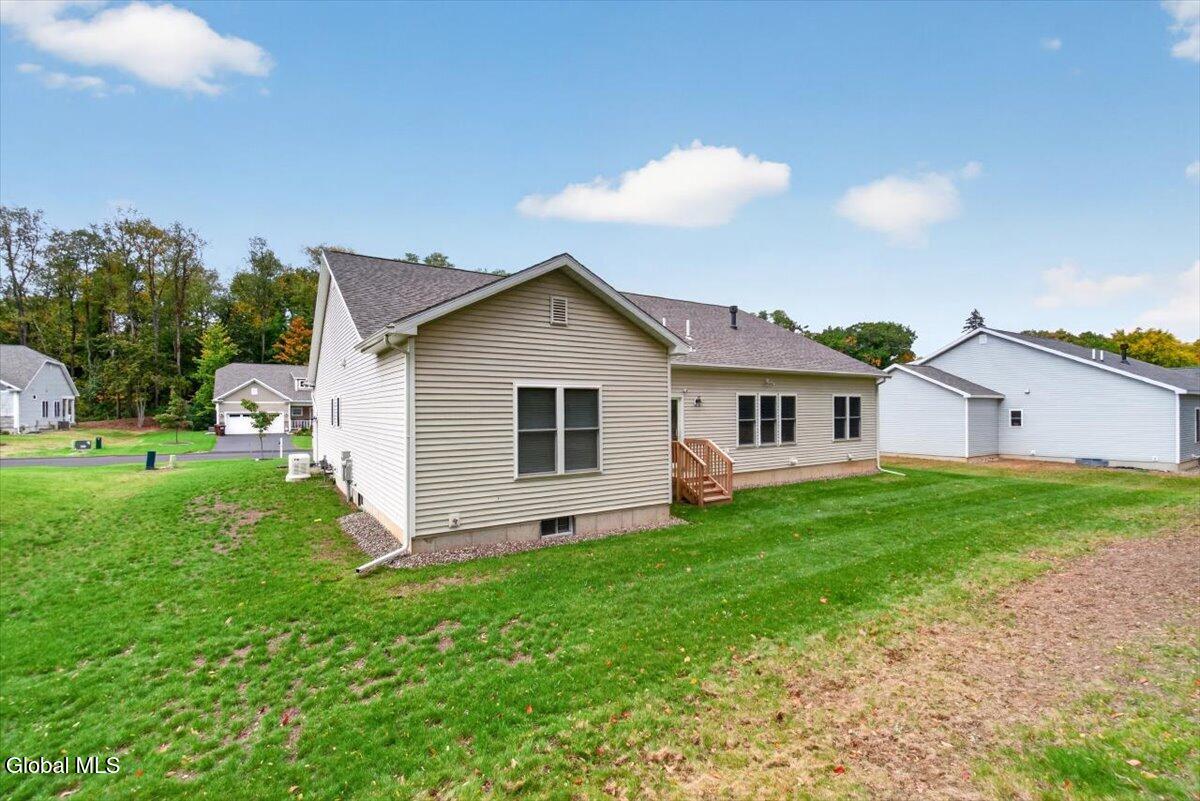 12 Farmington Court Glenmont NY 12077