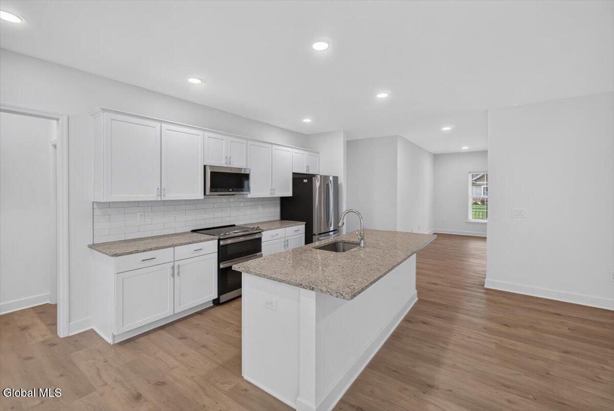12 Farmington Court Glenmont NY 12077