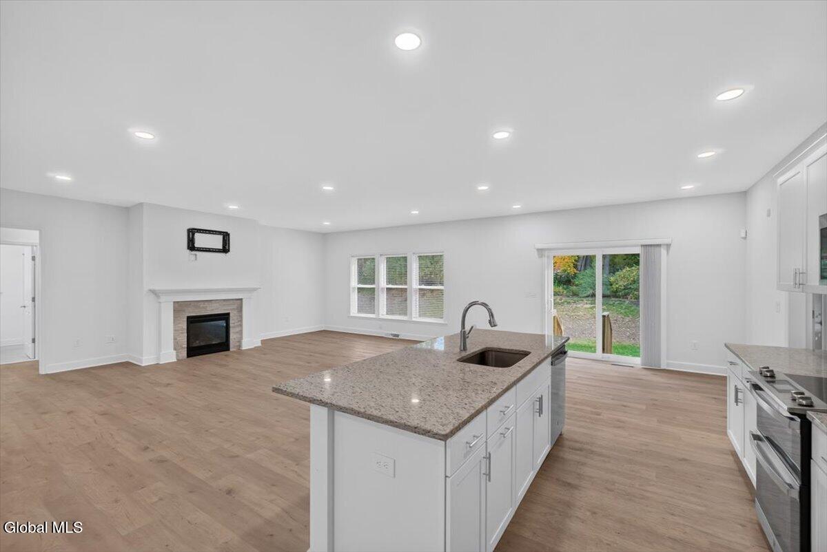 12 Farmington Court Glenmont NY 12077