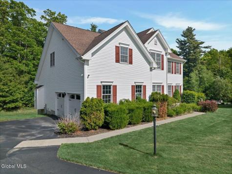 15 Foxhound Circle Mechanicville NY 12118