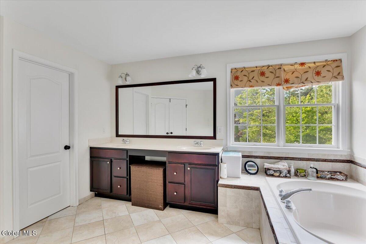 15 Foxhound Circle Mechanicville NY 12118