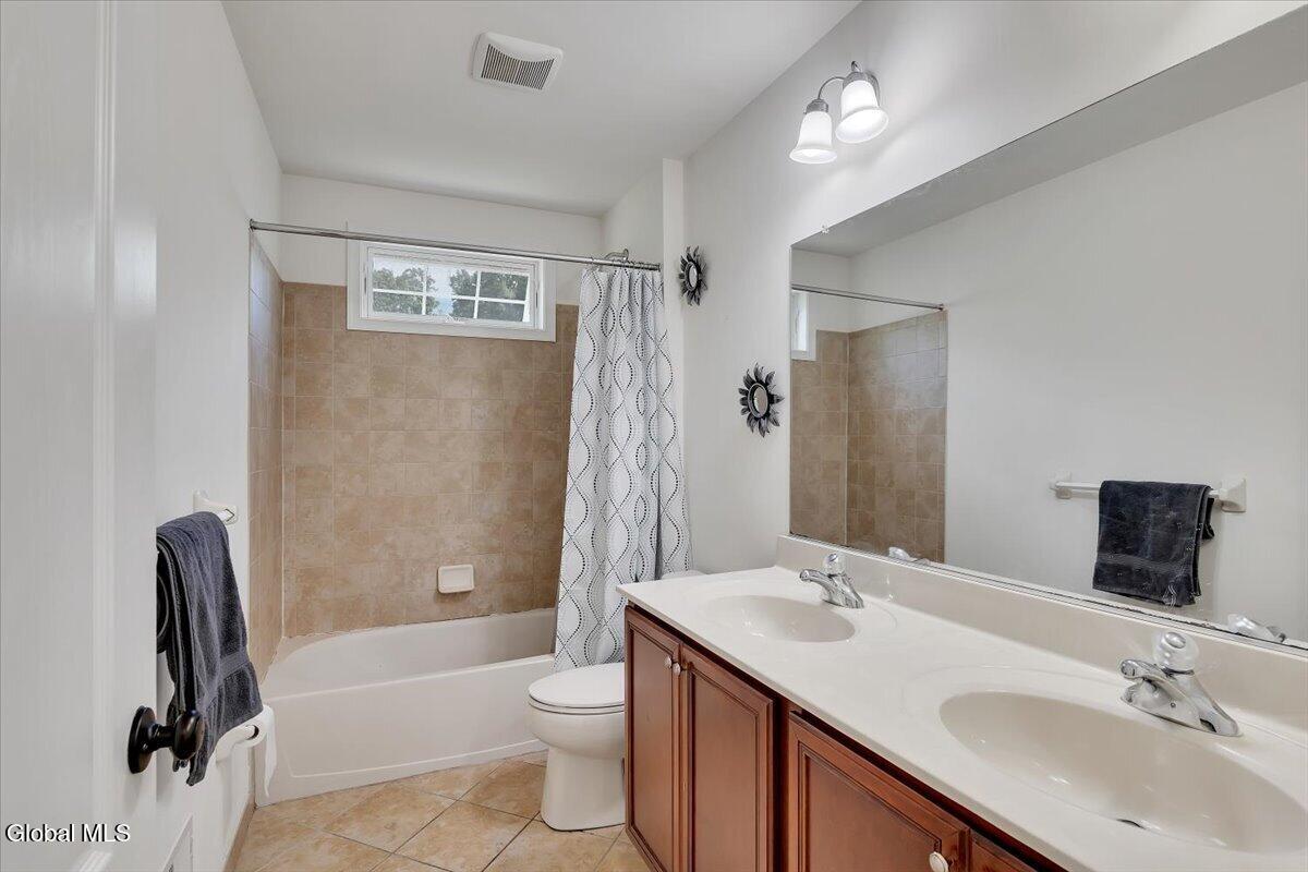 15 Foxhound Circle Mechanicville NY 12118