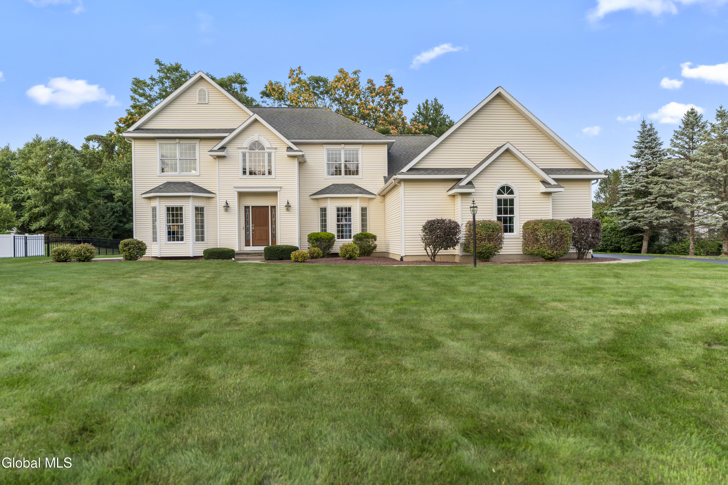 19 Devonshire Way Halfmoon NY 12065