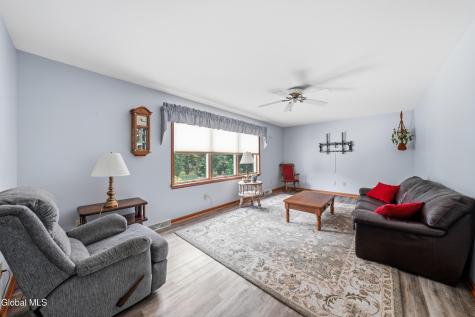 11 Fiore Circle Latham NY 12110