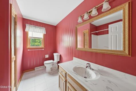 11 Fiore Circle Latham NY 12110