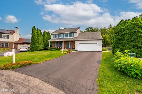 11 Fiore Circle Latham NY 12110