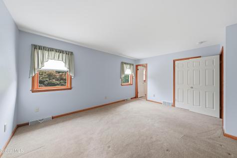 11 Fiore Circle Latham NY 12110