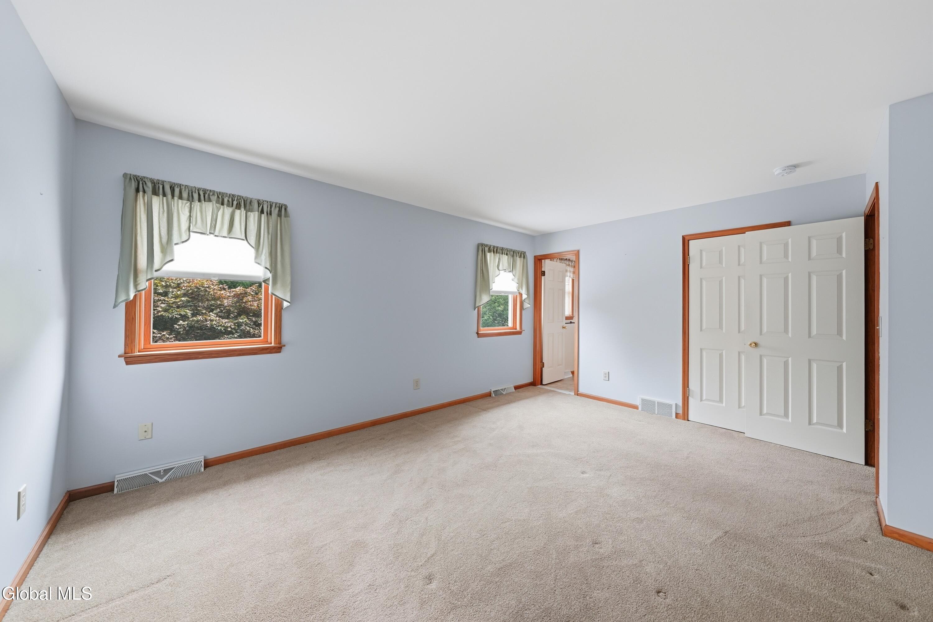 11 Fiore Circle Latham NY 12110