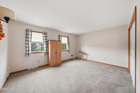 11 Fiore Circle Latham NY 12110
