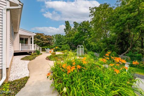 11 Fiore Circle Latham NY 12110