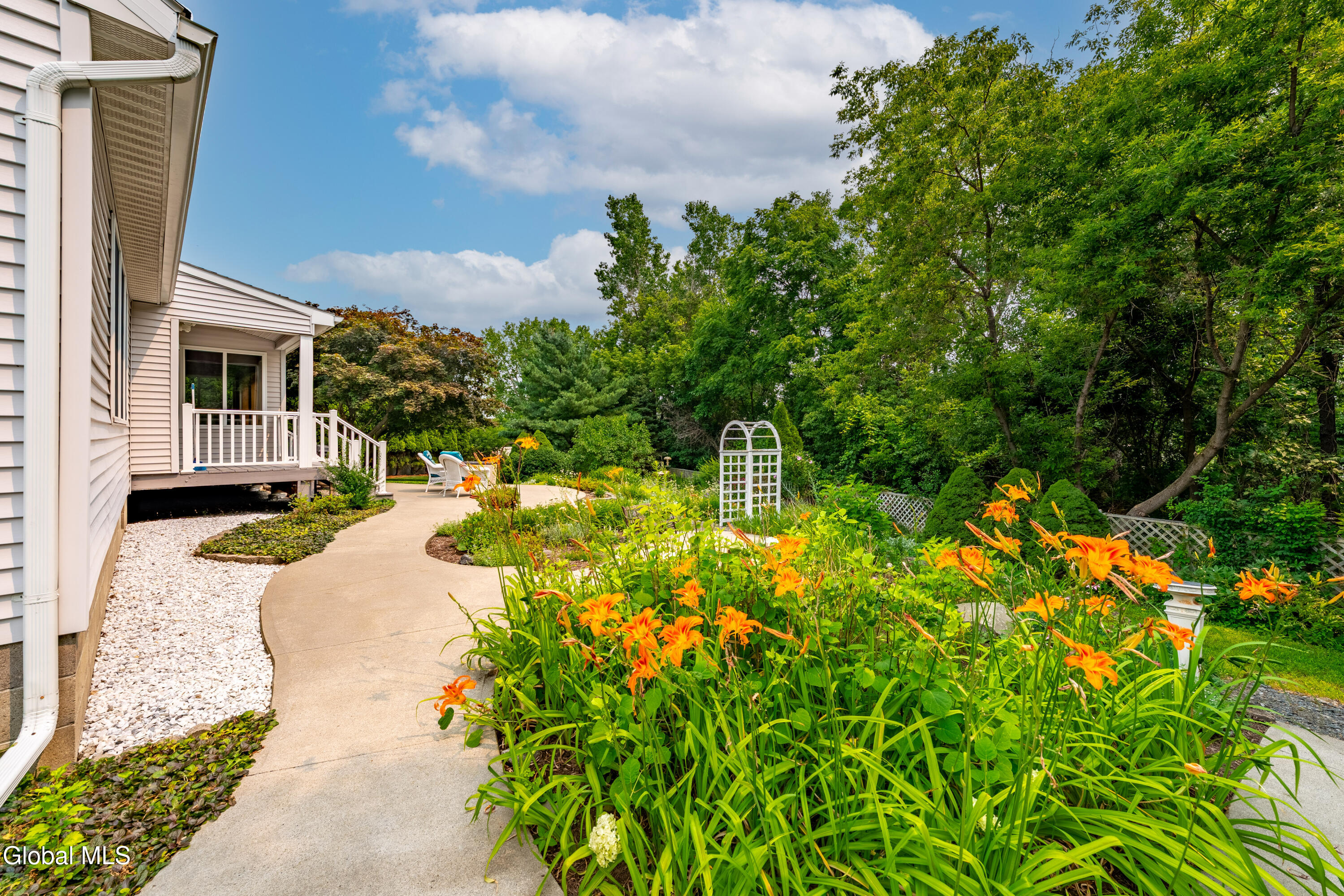 11 Fiore Circle Latham NY 12110