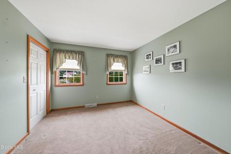 11 Fiore Circle Latham NY 12110