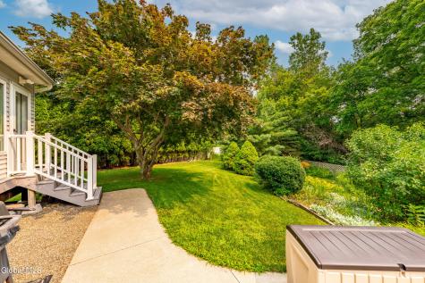 11 Fiore Circle Latham NY 12110