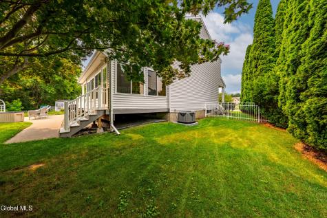 11 Fiore Circle Latham NY 12110