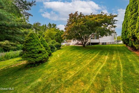 11 Fiore Circle Latham NY 12110