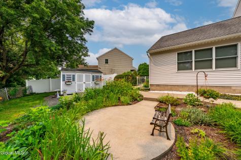 11 Fiore Circle Latham NY 12110