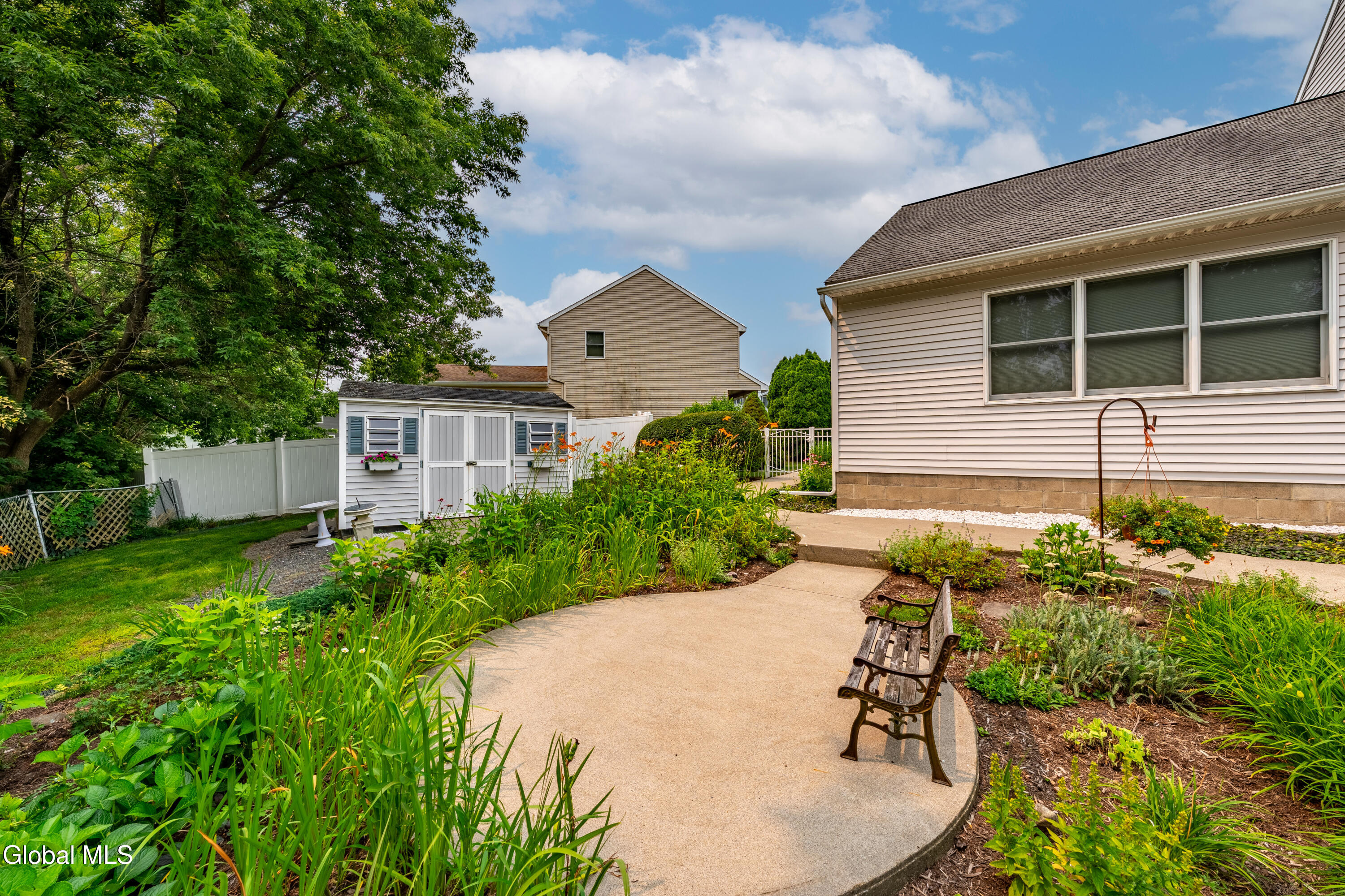 11 Fiore Circle Latham NY 12110