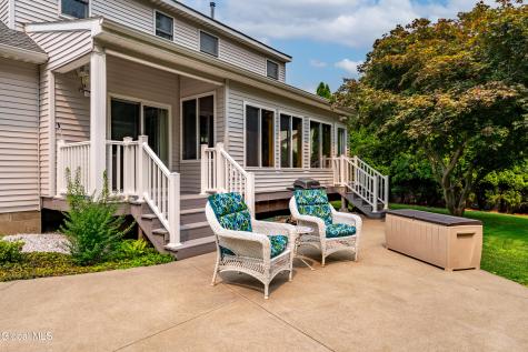11 Fiore Circle Latham NY 12110