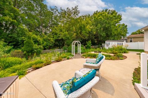 11 Fiore Circle Latham NY 12110