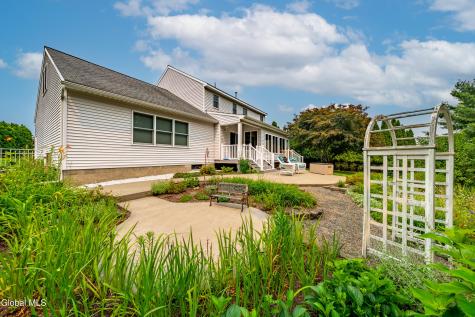 11 Fiore Circle Latham NY 12110