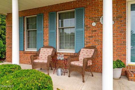 11 Fiore Circle Latham NY 12110