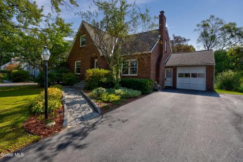 2324 Niskayuna Drive Niskayuna NY 12309