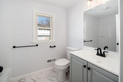 152 Chiswell Road Schenectady NY 12304