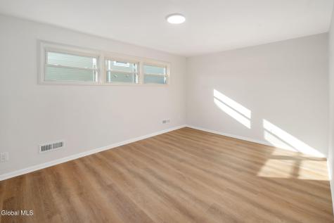 152 Chiswell Road Schenectady NY 12304