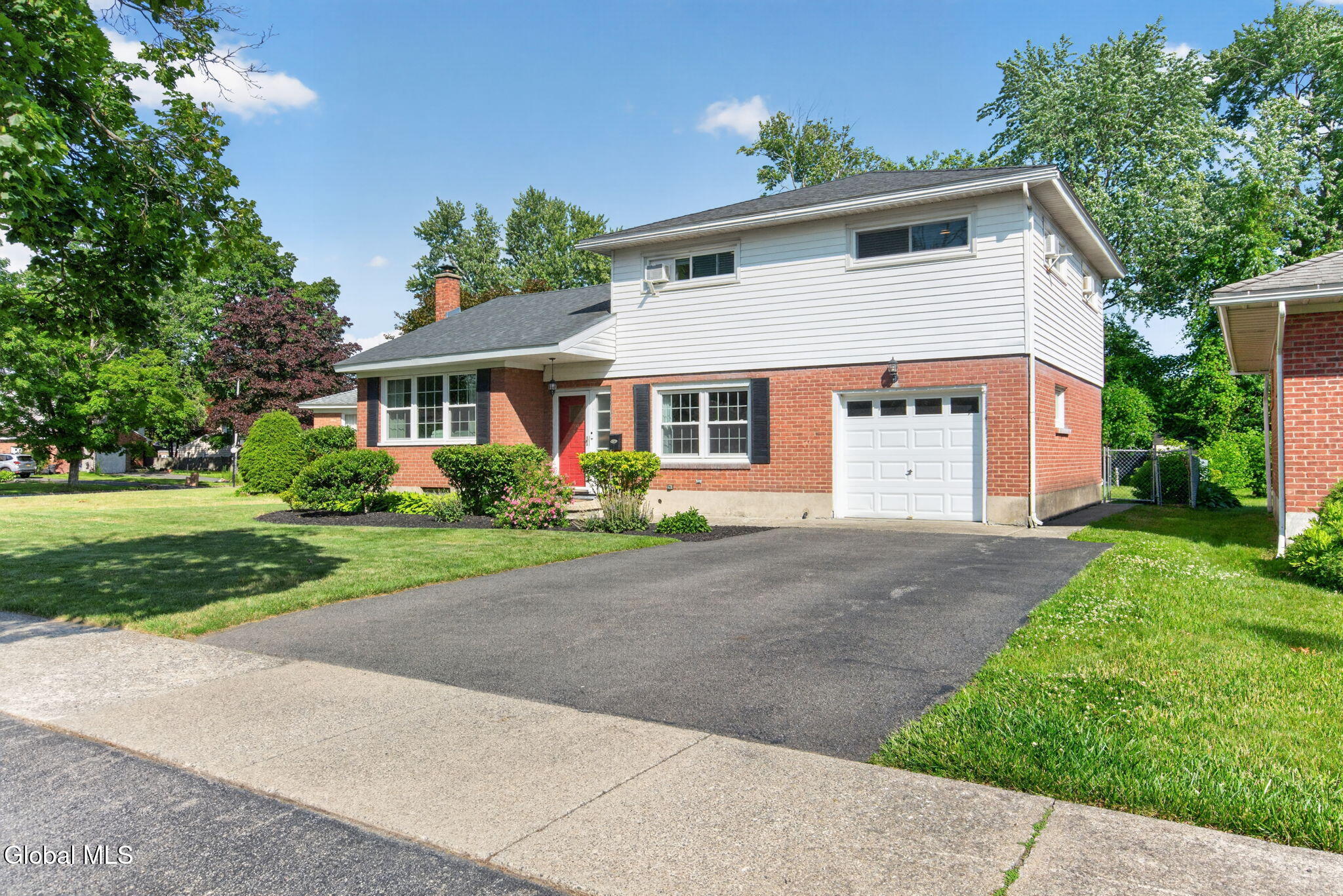 19 Gingerbread Lane Albany NY 12208