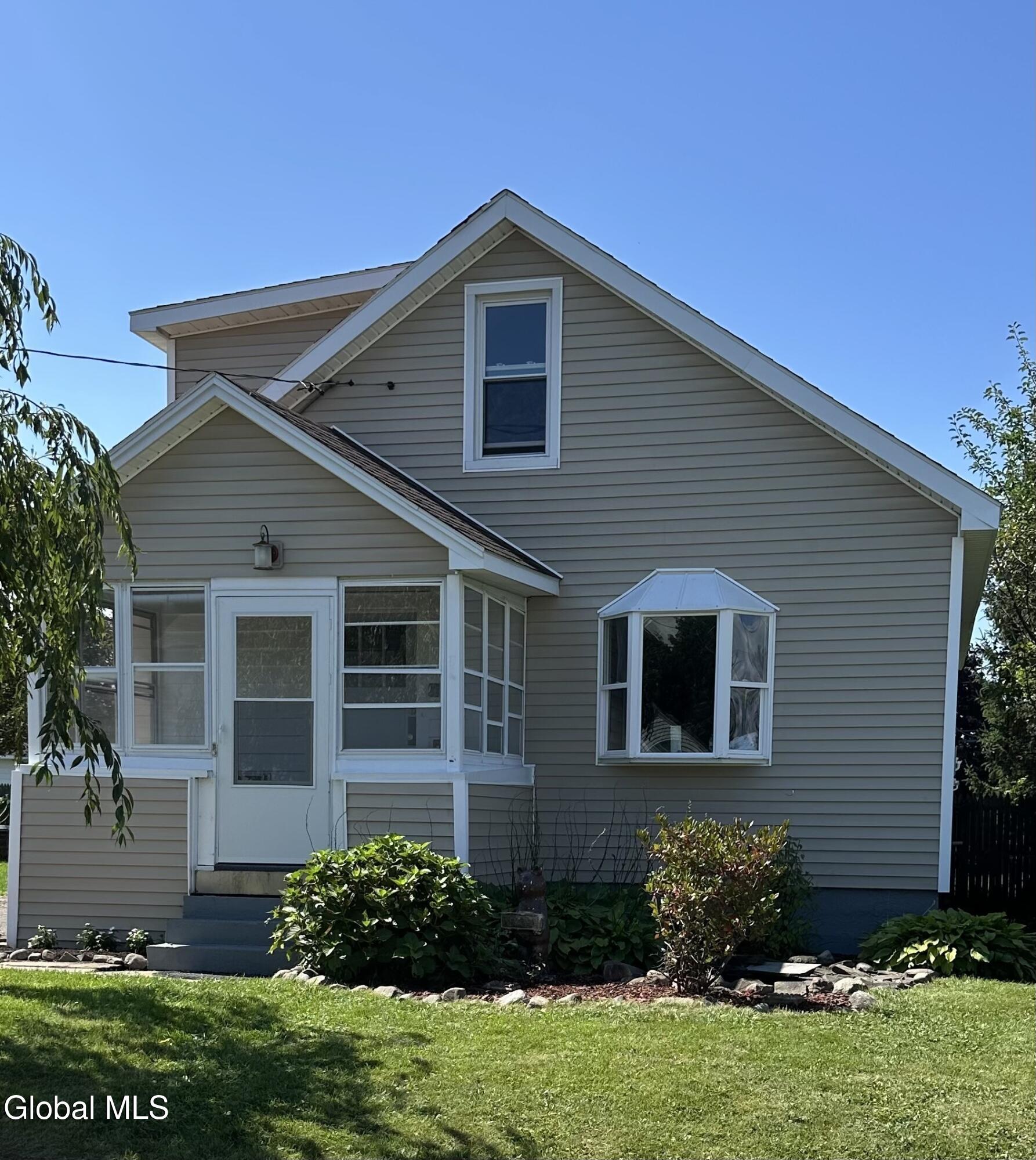 52 Wilkes Avenue Amsterdam NY 12010