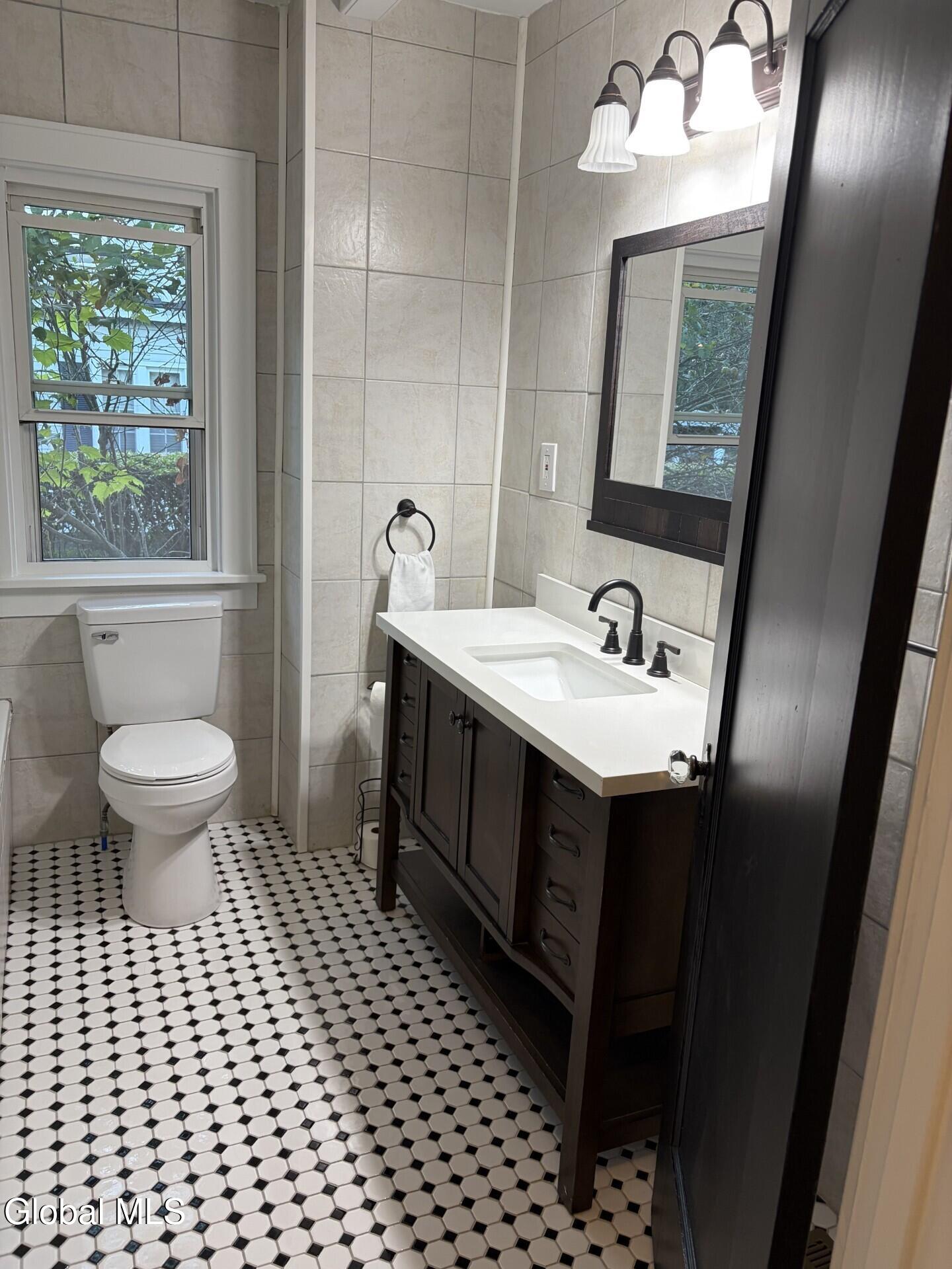52 Wilkes Avenue Amsterdam NY 12010