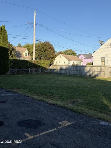 52 Wilkes Avenue Amsterdam NY 12010