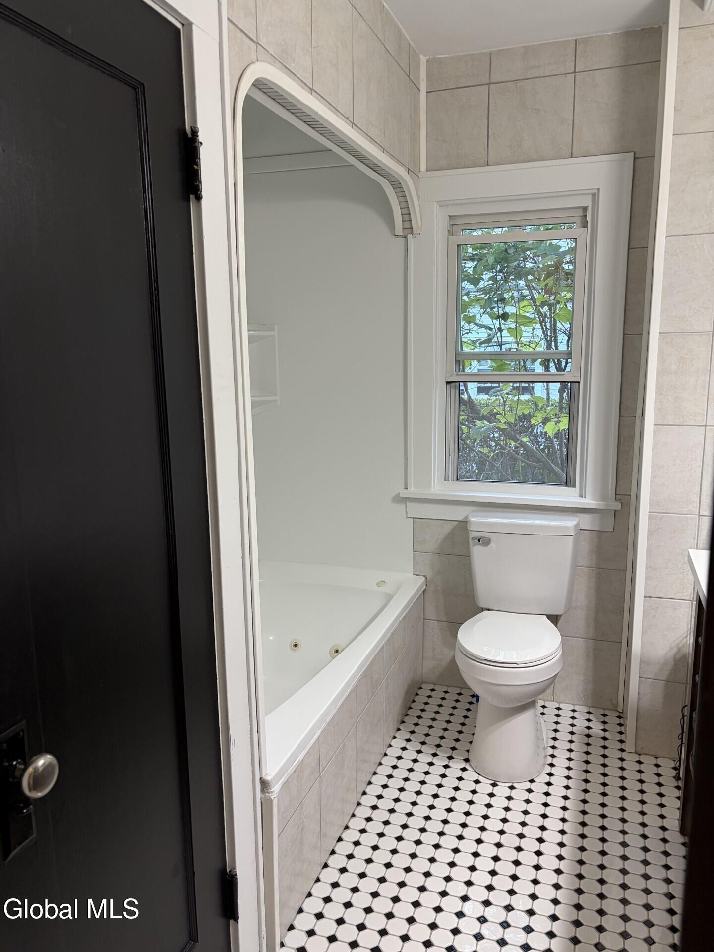 52 Wilkes Avenue Amsterdam NY 12010